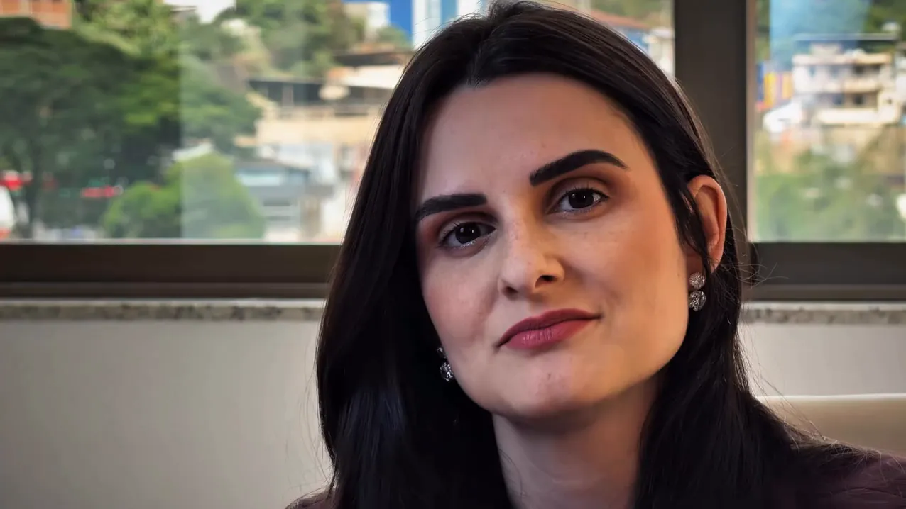 Dra. Andressa no consultório
